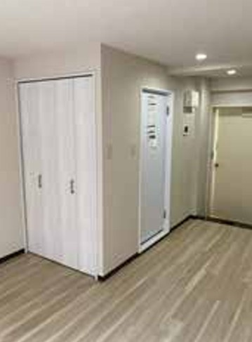 【洋室】 | 本町マンション | 窓からの眺望もよく、遠方まで見通すことができます！