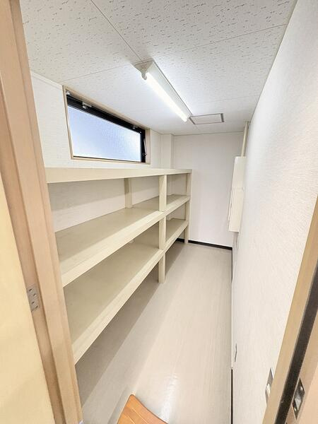 油内貸事務所兼倉庫