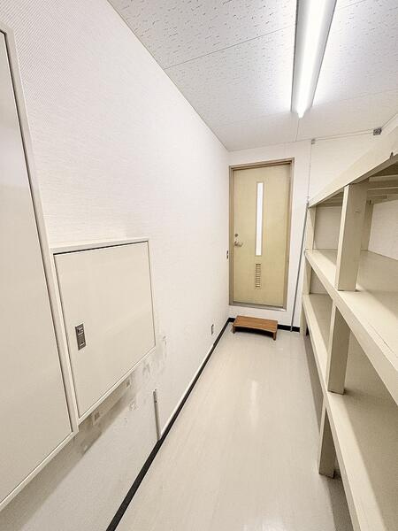 油内貸事務所兼倉庫