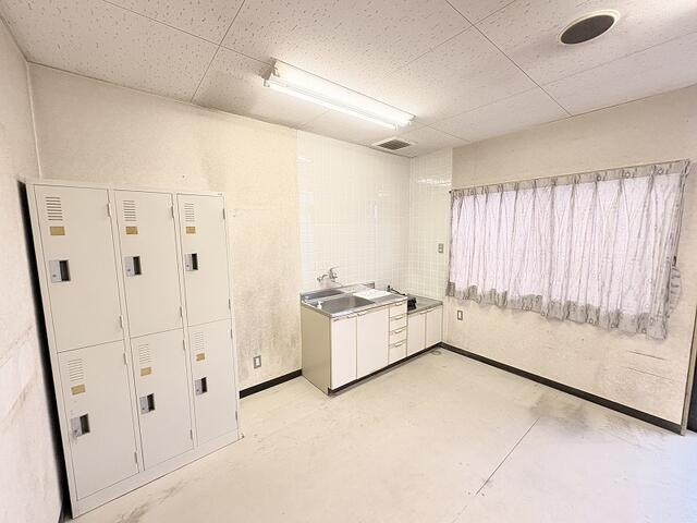 油内貸事務所兼倉庫