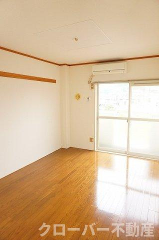 プラドール高松Ｂの居間・リビング