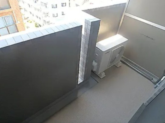 ルーブル蓮根のバルコニー