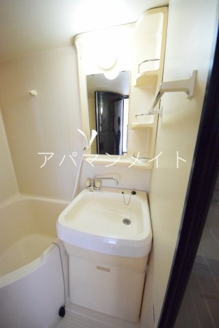 【洗面所】 | ラパルフェドシャテーニュＮｏ．１―仲介手数料無料― | 使いやすい洗面所です