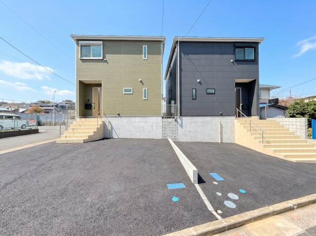 戸塚区名瀬町　新築戸建て　第8　の外観|◆一戸建てを中心とした街並みが整然と続き、周辺は高い建物が建っていないので、緑の多い閑静な趣を感じる環境です。街並みや周辺環境も重要なポイントです！！