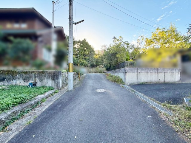 売土地　本梅町中野堀釜の前面道路含む現地写真