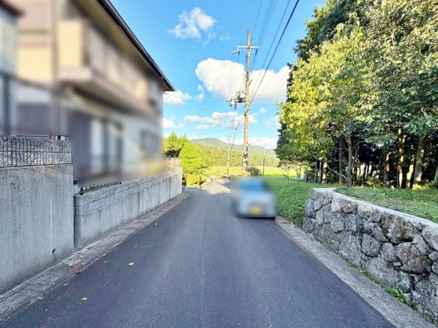 売土地　本梅町中野堀釜の前面道路含む現地写真