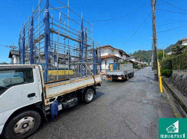 ■宝塚市中山五月台　第4期　新築一戸建ての前面道路含む現地写真|周辺は落ち着いた街並みの住宅地！子育てがしやすい住環境です！まだ未完成ですが、現地でしかわからない事もございます。是非一度ご覧ください。