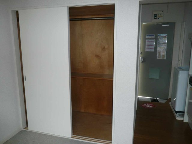 レオパレス中曽根Ⅰの内装|明るい色調の室内です
