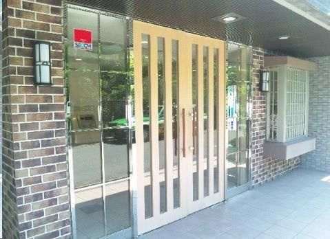 アヴィニティー東中野のエントランス