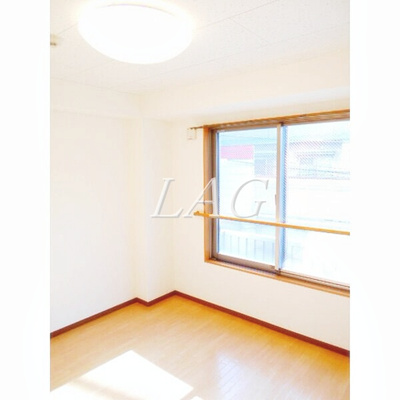 【居間・リビング】 | Ｒｏｚｅｎ５番館 | 洋室のお部屋です。