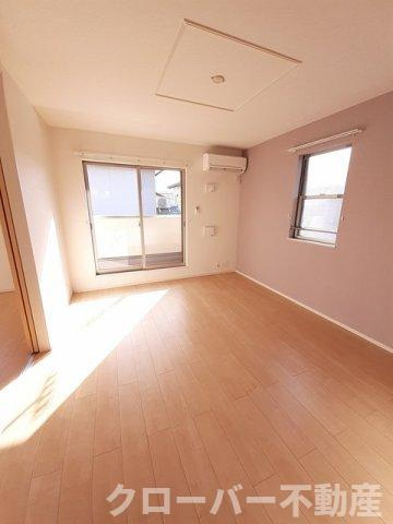 レジデンス昭和町Ⅲの居間・リビング