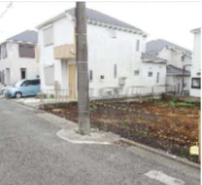 泉区白百合3丁目 土地 2480万円の前面道路含む現地写真