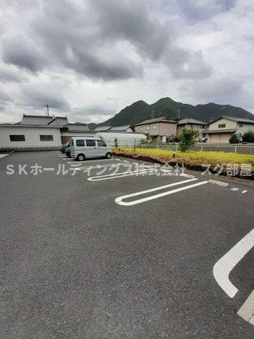 ミニョン　プラス１の駐車場