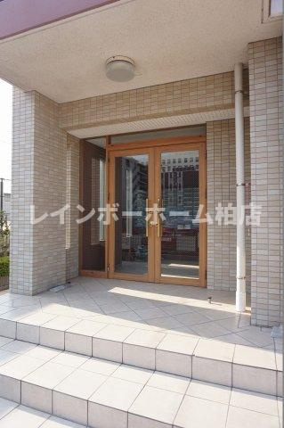特典：仲介手数料が50％OFFです‼のエントランス|オートロックがあります