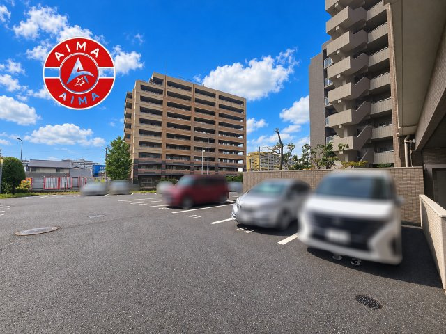 サーパス城南の駐車場|ゆったりとしたスペースがある駐車場です。