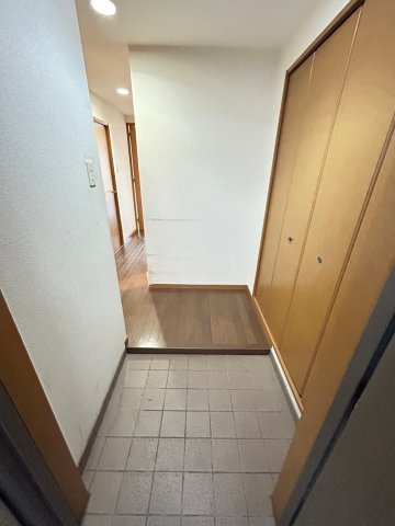 尼崎市東園田町５丁目の賃貸マンションの玄関|明るい玄関です
