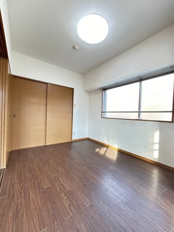 尼崎市東園田町５丁目の賃貸マンションの居間・リビング|ゆったりとしたリビングです