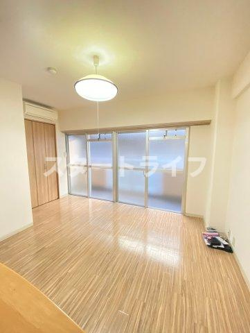 大阪市東淀川区東中島４丁目の賃貸マンションの居間・リビング