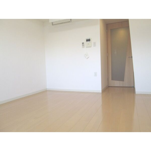 セレニテ新大阪弐番館の居間・リビング