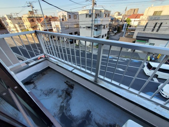 ハイツひるみB棟のバルコニー