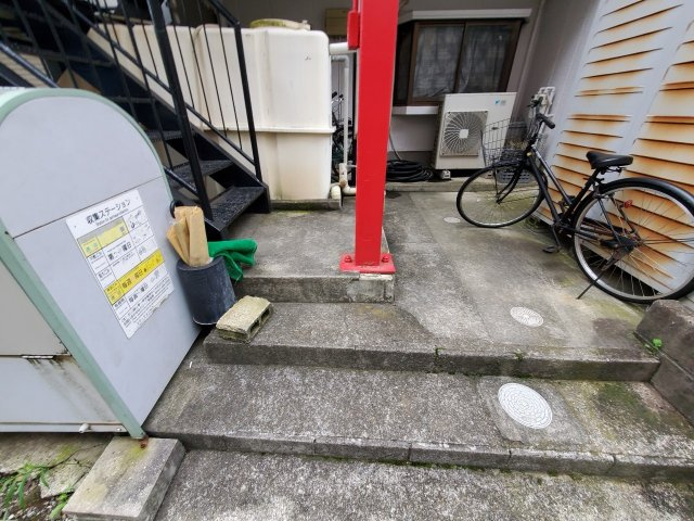 ハイツひるみB棟のエントランス