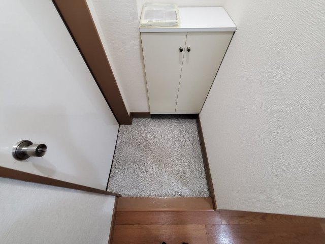 ハイツひるみB棟の玄関