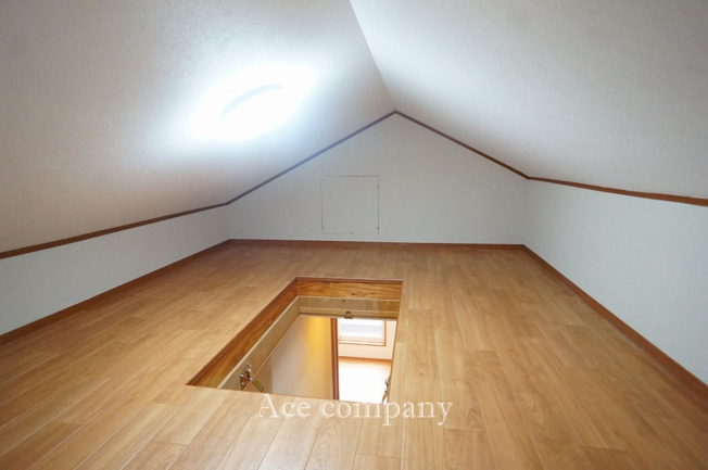 【収納】 | 旭区清水5丁目 | 屋根裏収納付きです♪昇降階段は2階の廊下上部にあります。