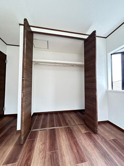 【収納】 | 藤沢市大鋸 中古戸建 | 洋室 約5.7帖　クローゼット