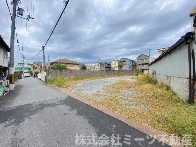 衣摺１丁目　売土地の前面道路含む現地写真