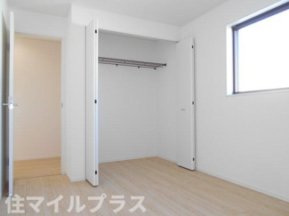 【洋室】 | 郡山市横塚6丁目新築一戸建て5棟 | 明るい洋室です