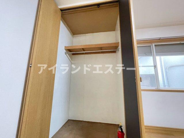 ティーセン邸　通風良好　バストイレ別　独立洗面台の収納