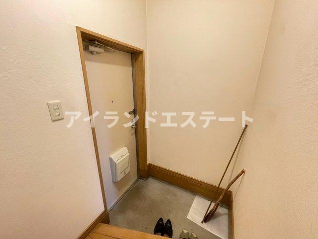 ティーセン邸　通風良好　バストイレ別　独立洗面台の玄関