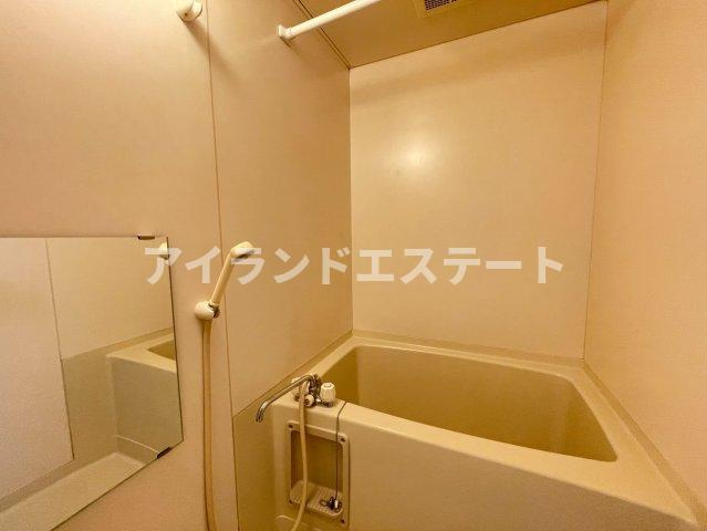 ティーセン邸　通風良好　バストイレ別　独立洗面台の浴室