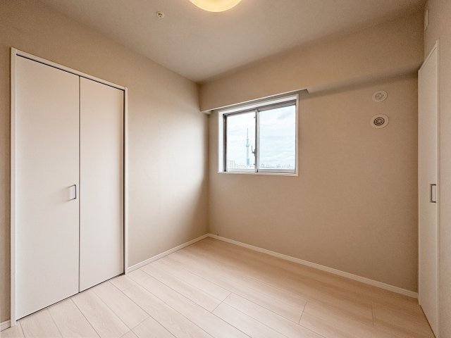 D‘クラディア平井ルミナージュ　6階　角　部屋　リ　フォーム済の洋室