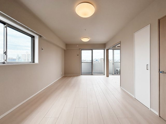 D‘クラディア平井ルミナージュ　6階　角　部屋　リ　フォーム済の洋室