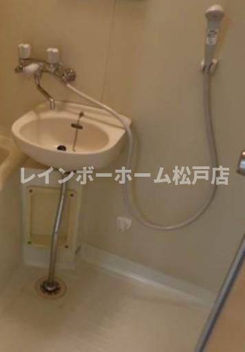 プリュニエ鎌ケ谷の洗面所|ゆったりとスペースのある洗面所