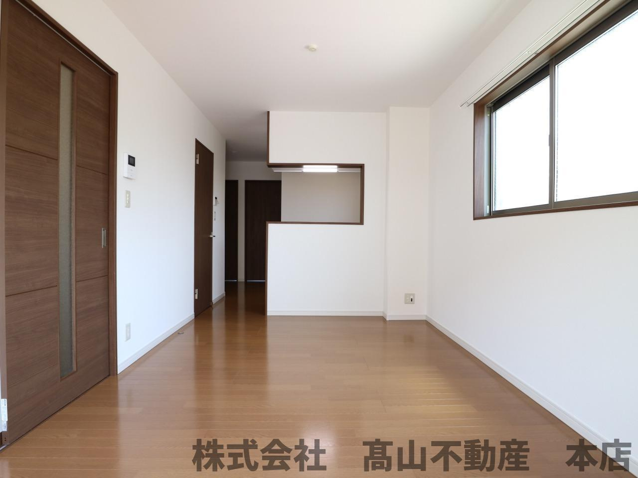宗像市田熊３丁目のアパートの居間・リビング