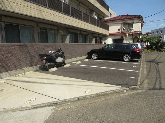 グランソレアードの駐車場