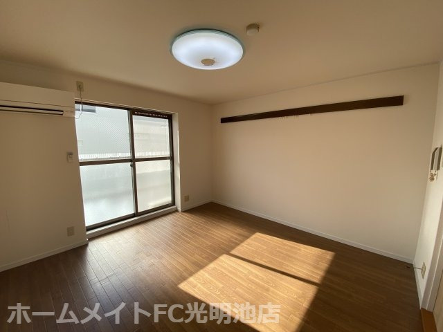 泉大津市東豊中町１丁目の賃貸マンションの居間・リビング