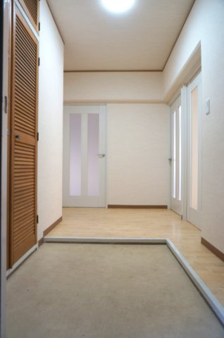 中落合第一住宅４５１号棟の玄関