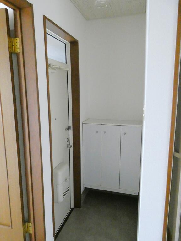 新潟市中央区神道寺１丁目のアパートの玄関