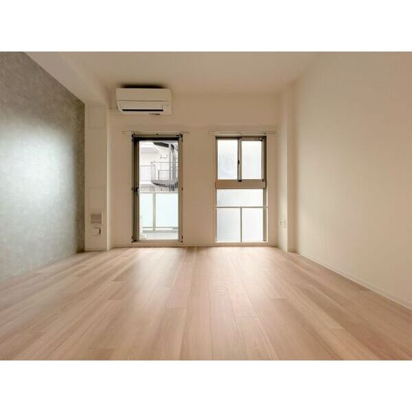 セレニテフラン新大阪の居間・リビング