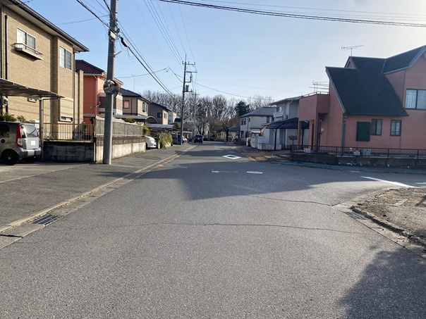 清原台６丁目中古住宅の前面道路含む現地写真
