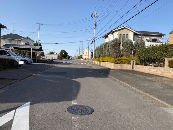 清原台６丁目中古住宅の前面道路含む現地写真