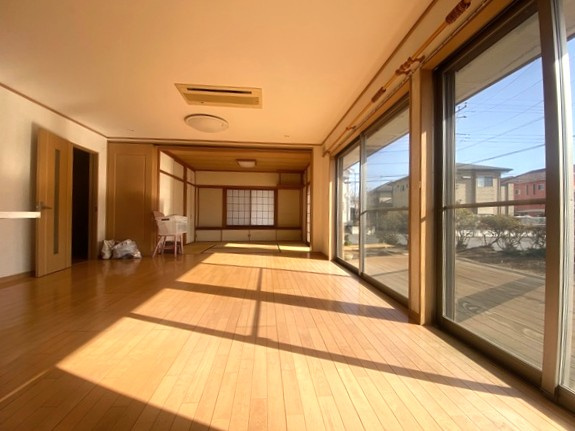 清原台６丁目中古住宅の居間・リビング