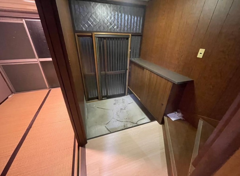東垂水３丁目　中古戸建　収益の玄関
