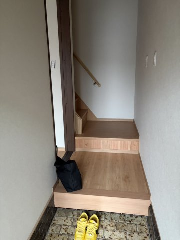 門真市北島町貸家の玄関