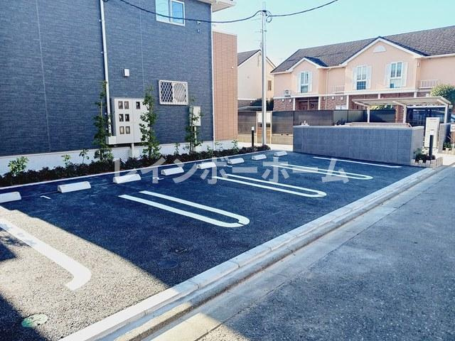エレガンシアCの駐車場