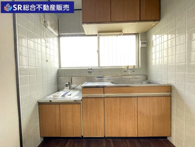 宝持3丁目中古戸建のキッチン|お好きなコンロを置けます。明るいキッチンです♪