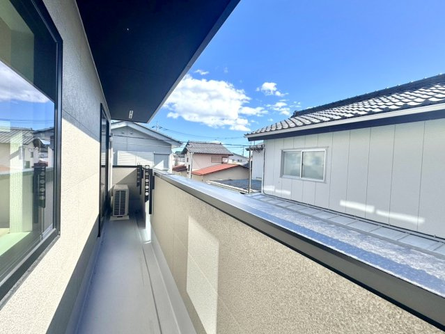 【新築戸建】前橋市天川原町1丁目01期のバルコニー|■バルコニー｜プライバシーが守られたインナーバルコニーは、くつろぎの空間としても、アウトドアの空間としても活躍をしてくれます。